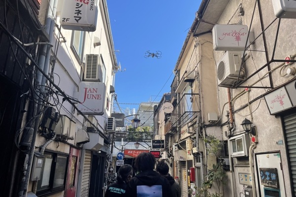 新宿のゴールデン街でドローンを飛ばしました！