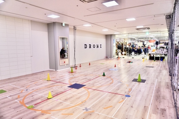 2月1日よりドローンスクール横浜校はワールドポーターズ3F→6Fに移転します！