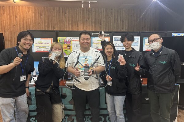 『BSよしもと』の番組でブラマヨ小杉さんがドローンスクール横浜に来店されました！