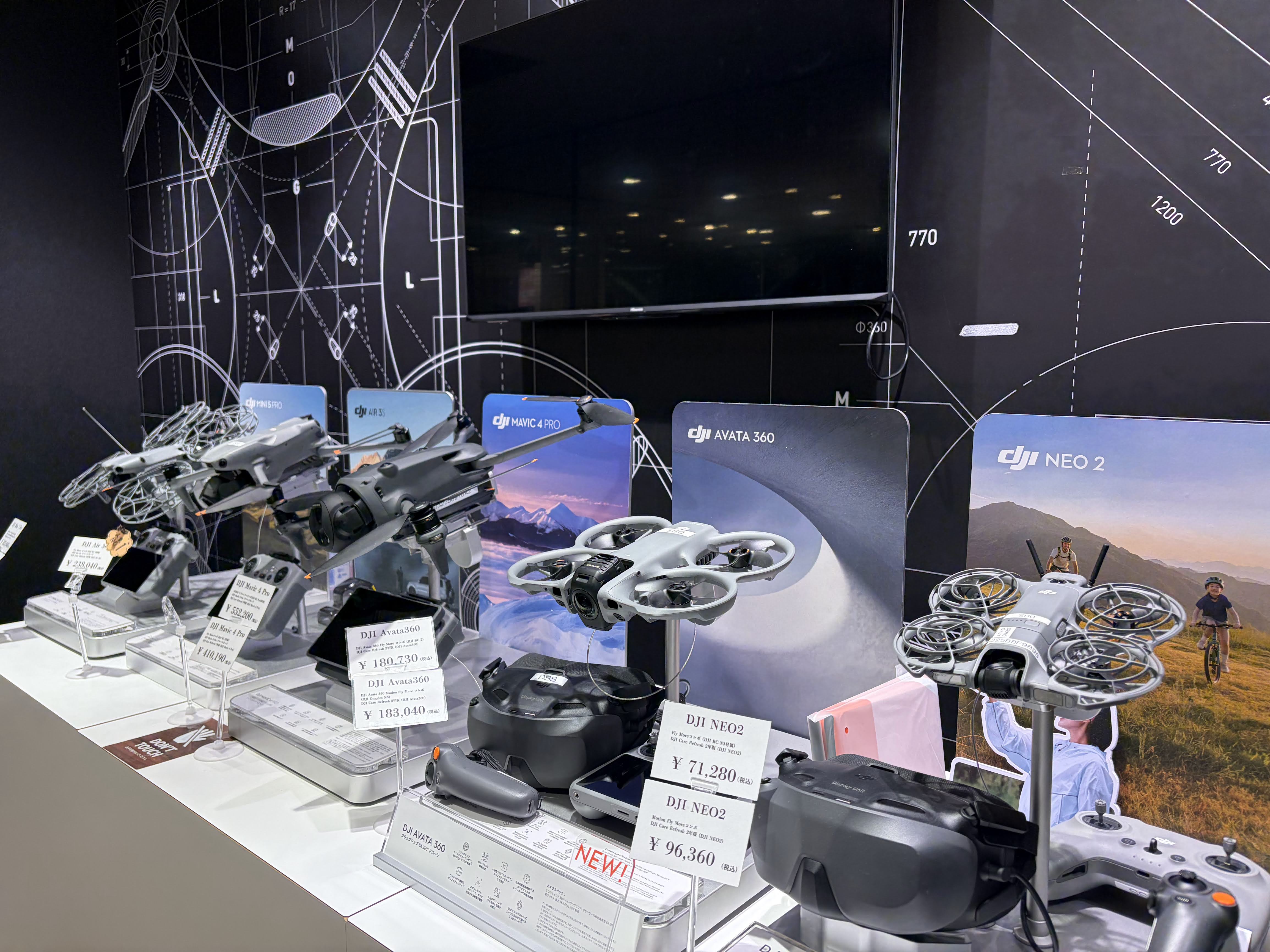 最新機体の展示コーナー