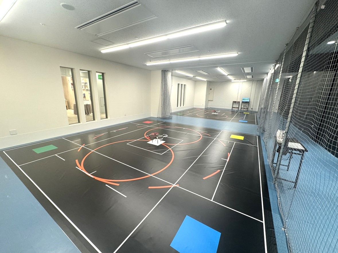 コモンズ立川立飛校の練習コート